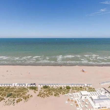 Excellent Southern Furnished With Beautiful Sea View Appartement Nieuport